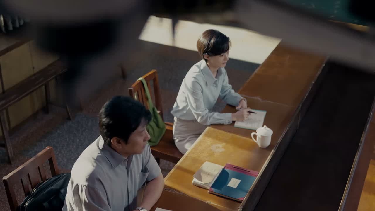 好好地回答我们的问题