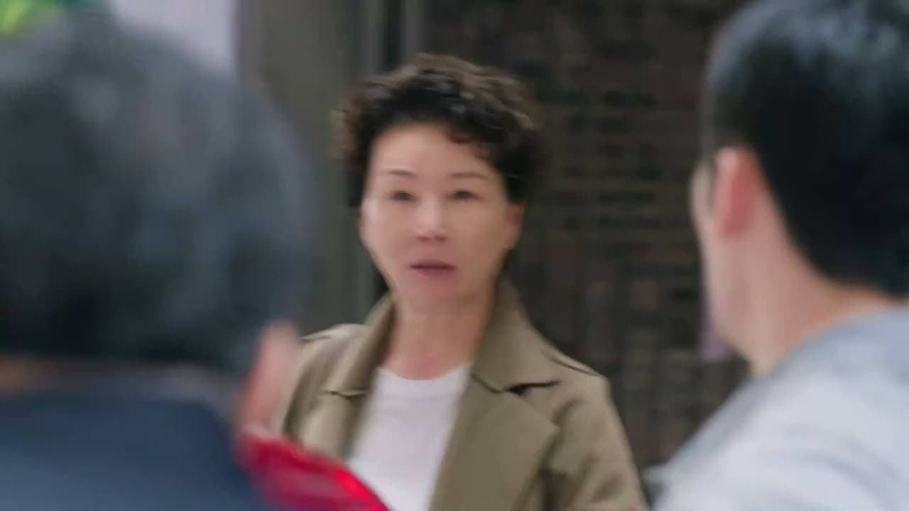 那个 让大军开车啊 我爸开呗