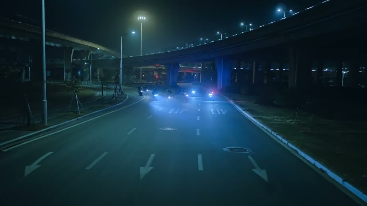 请立刻靠边停车