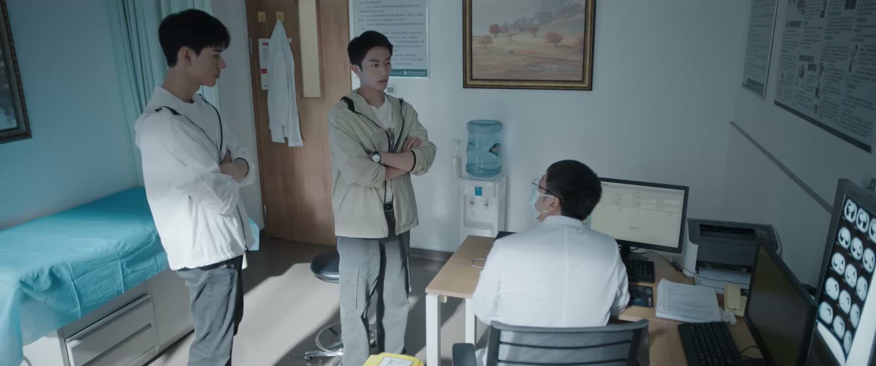 我看 他陪我来的