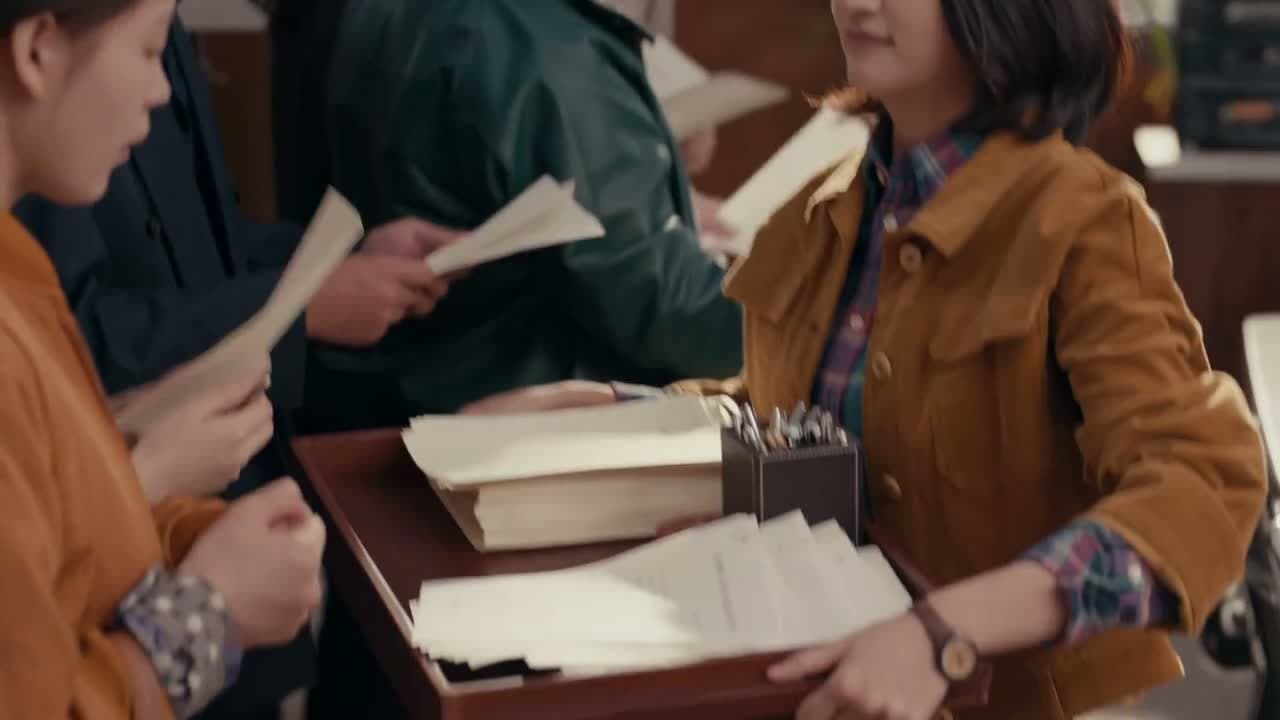 跟她一起玩呗 小鱼啊