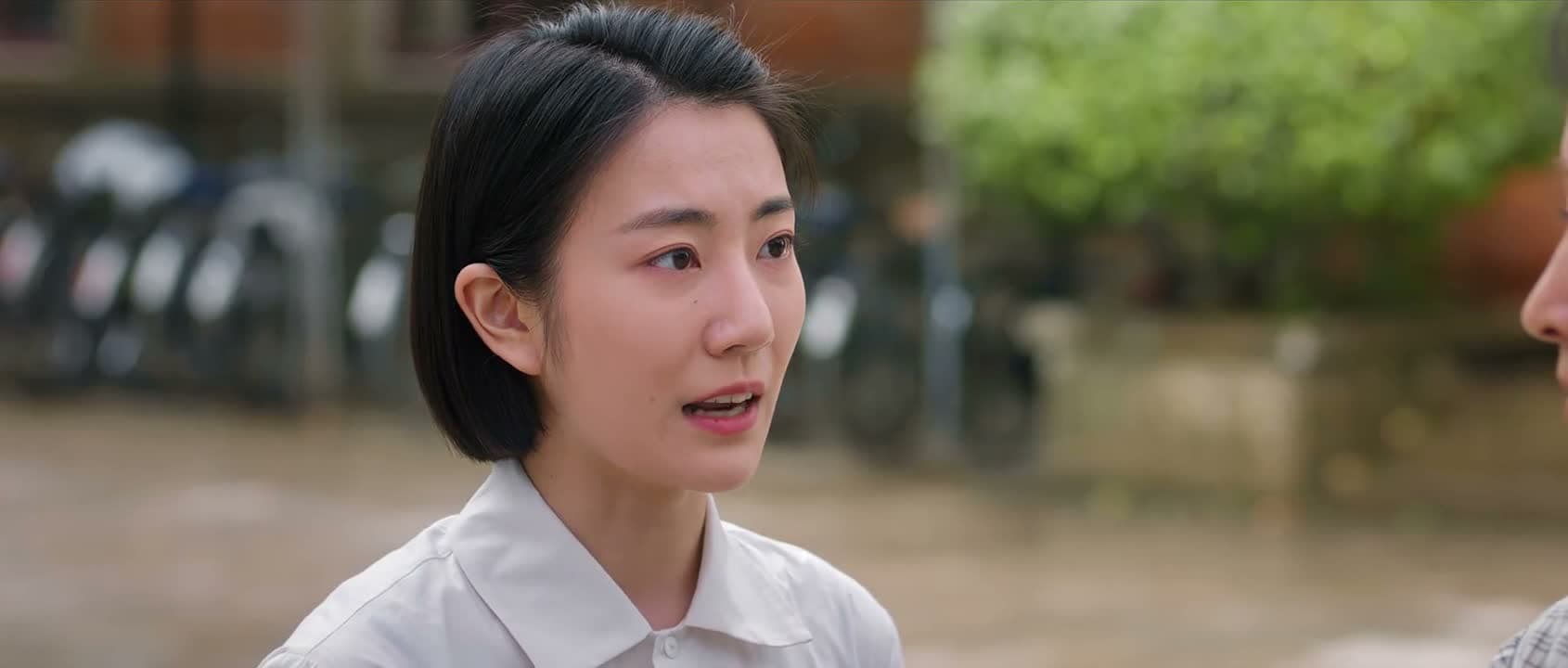 俩人贴得可近了