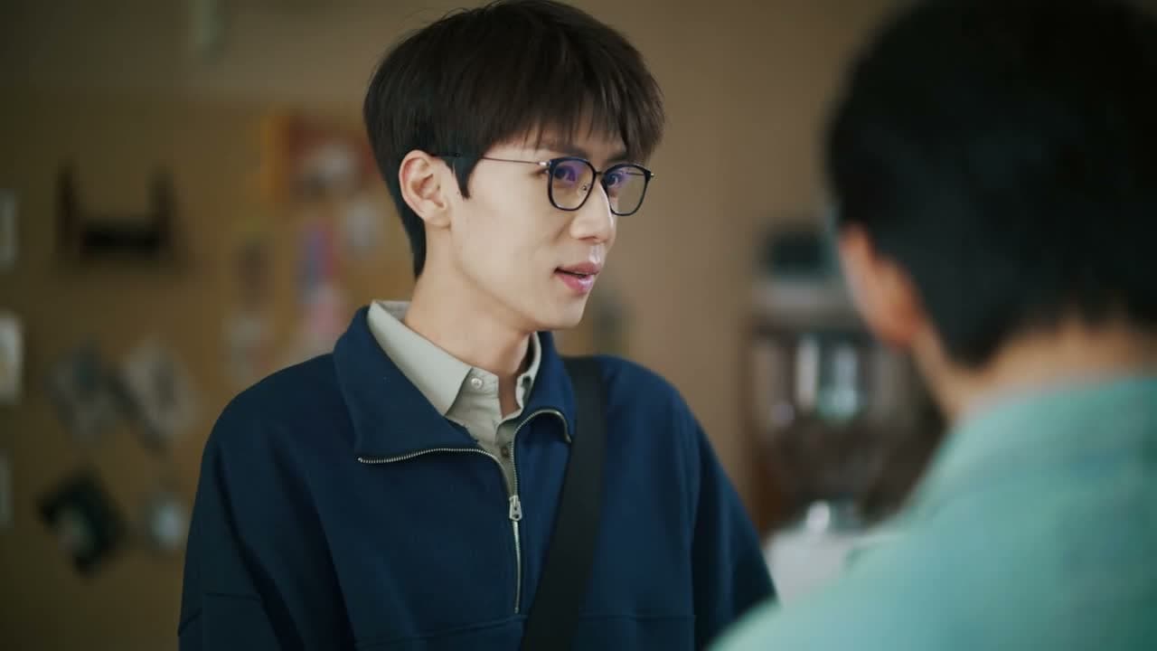 聊什么呢偷偷摸摸的