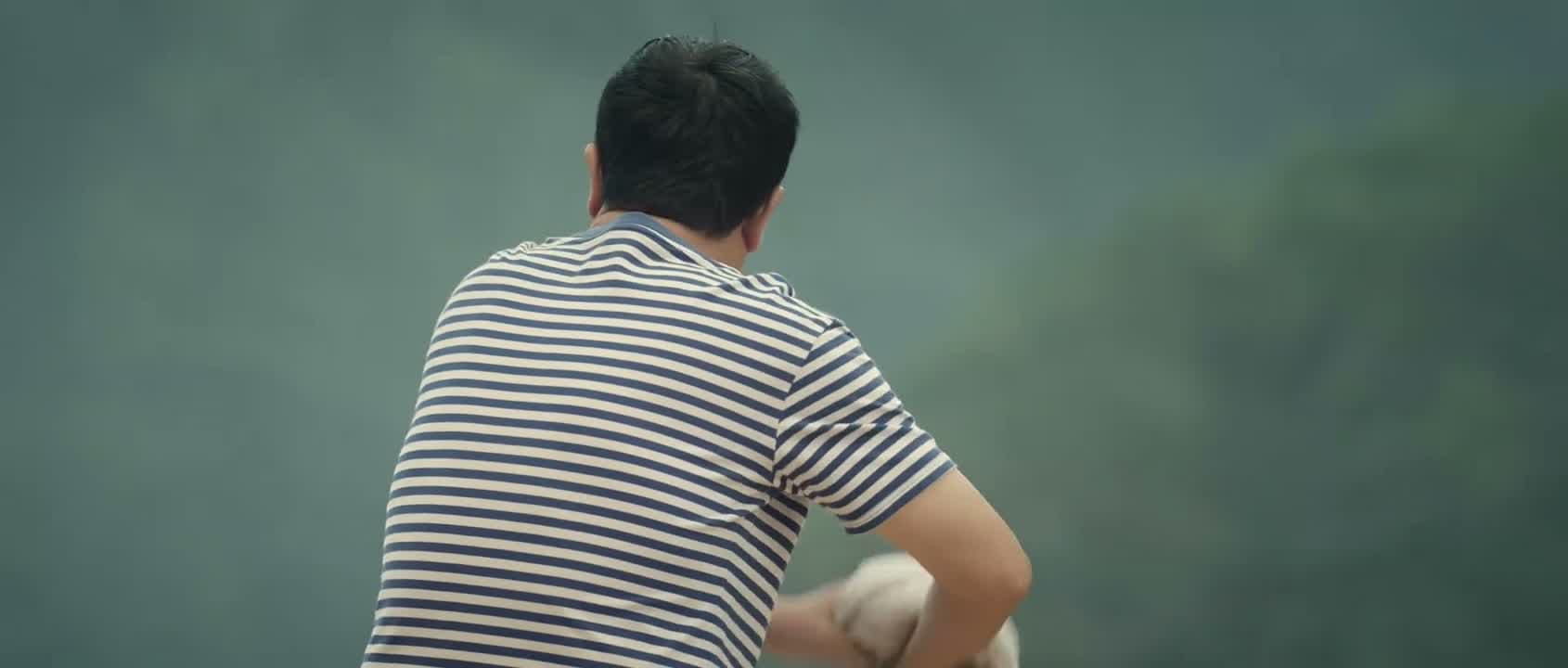 马失前蹄 掉河里了